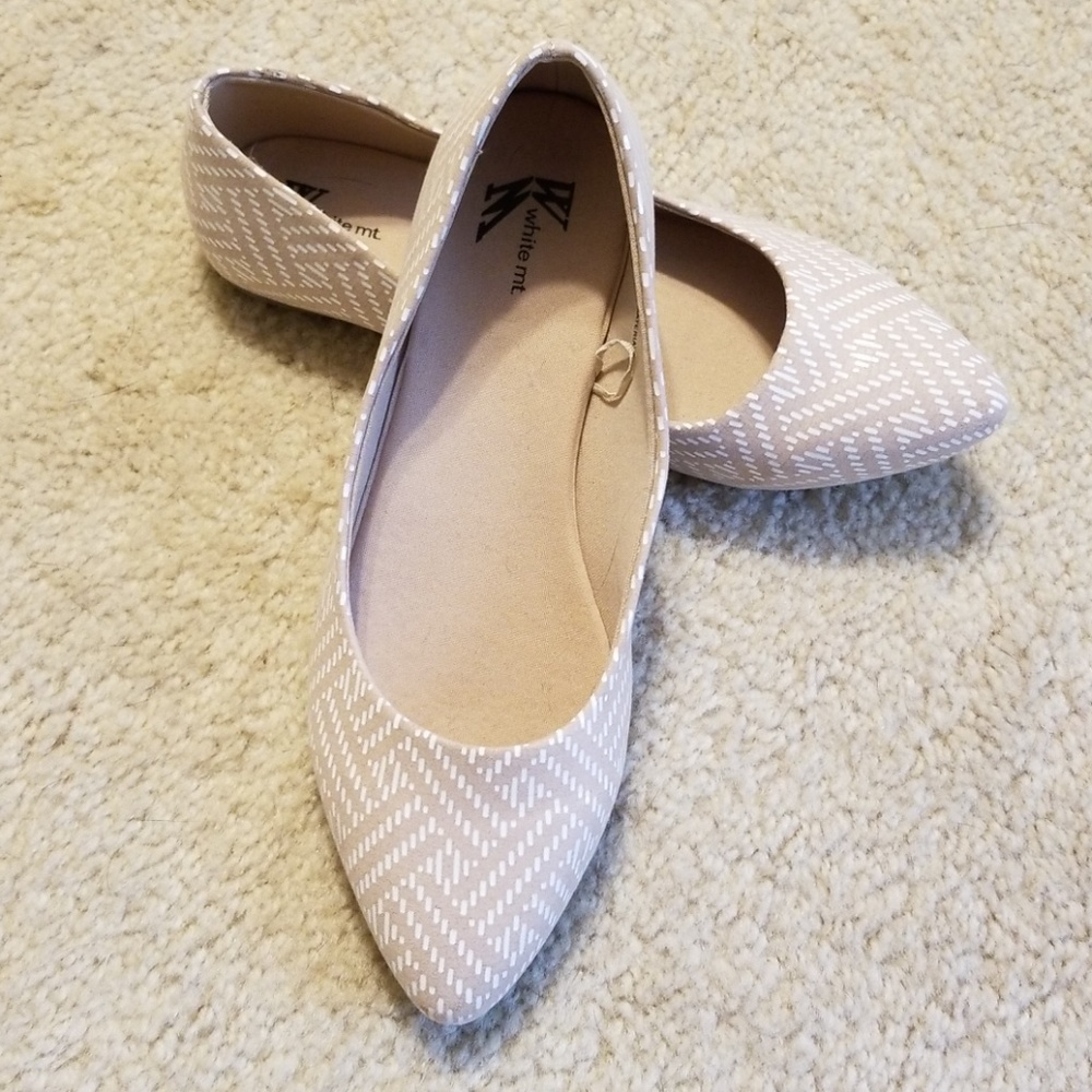 Never worn Beigh flats